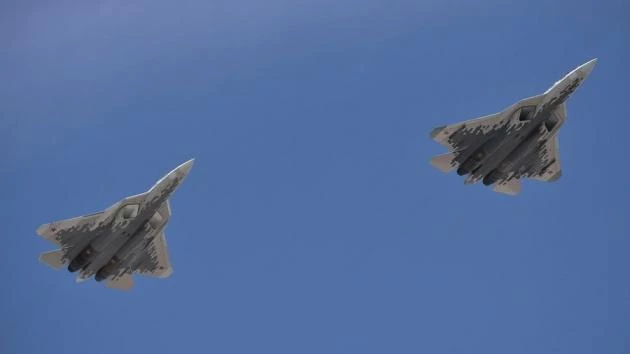 Su-57: Το καμάρι των Ρώσων έκλεψε την παράσταση σε διαγωνισμό – Βίντεο